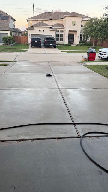 Finished driveway cleaning in Richmond TX